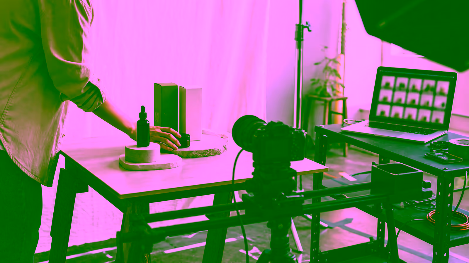Ecommerce and product Flux 3 video prompts